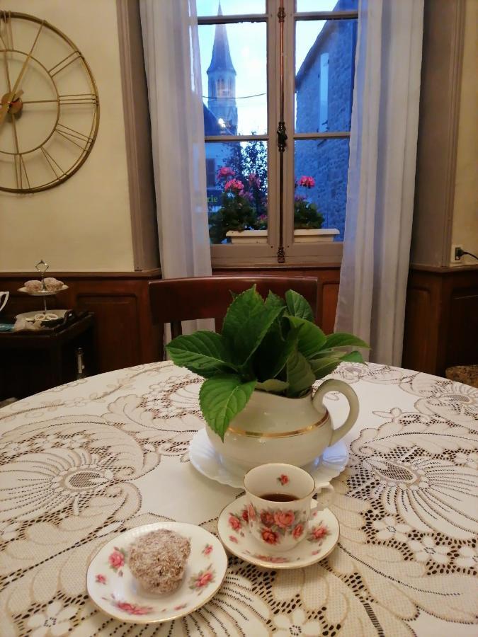 Villa La Petite Maison des Artiste à Saint-Sulpice-les-Feuilles Extérieur photo